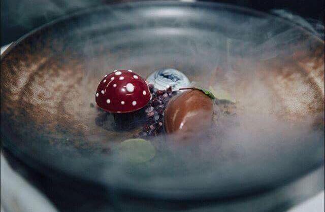 #TBT to an enchanting mushroom woodland floor, exclusive dessert for <a href="/krugchampagneus/">Krug</a> lunch <a href="/purnellsrest/">Purnell's</a>! Made with #Guanaja and #Ivoire, blackberries, sorrel, chocolate and cardamom sorbet by <a href="/luke_batch/">Luke Butcher</a>! 🍄