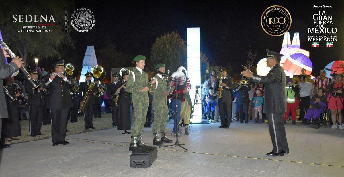 Defensamx1's tweet photo. La Banda de Música de la IV Región Militar, se presentó en el Festival de Luces Navideñas “Luztopía” en el Parque Fundidora, Monterrey, N.L., como parte de los festejos de las fiestas decembrinas. https://t.co/c1dvgXuO6V