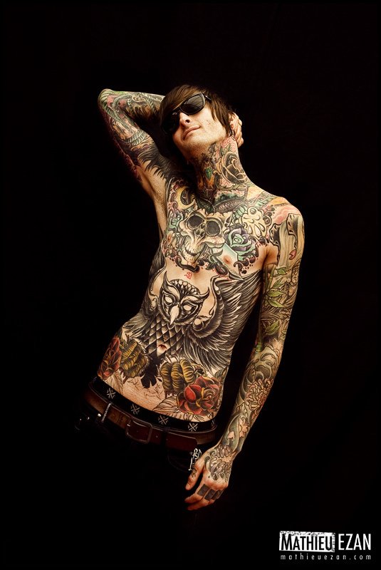 にせもの えり天 Na Twitterze 前も言ったけど 男性でも女性でもsuicide Silenceのmitch Luckerぐらいタトゥー がゴリゴリに入った声優出てこねぇかな このゴリゴリのタトゥーでニコニコお渡し会したり放送直前特番で他の声優とワチャワチャしてるの見たすぎる