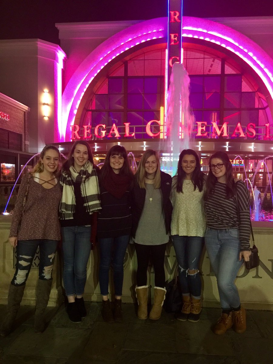 angiehosner's tweet photo. Fun night with these amazing ladies! #bestsmallgroup #PitchPerfect3 https://t.co/QUohlA04tG