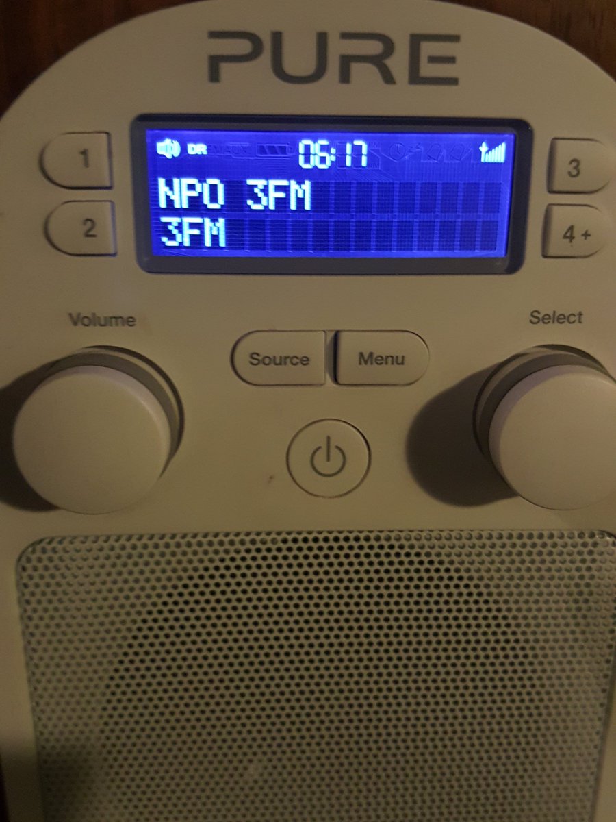 06:15 de wekker! <a href="/sander3fm/">sander hightorn</a> @Domien <a href="/Angelique3FM/">A</a> we komen er zo aan met de leerlingen van <a href="/obsHeuvellaan/">obs Heuvellaan</a> <a href="/Parkenschool/">obs de Parkenschool</a> <a href="/rietendakschool/">de Rietendakschool</a> om onze cheque te overhandigen voor <a href="/SeriousRequest/">3FM Serious Request</a>!! Tot zo!! #SeriousColouring #levenindebrouwerijopdevroegemorgen!!