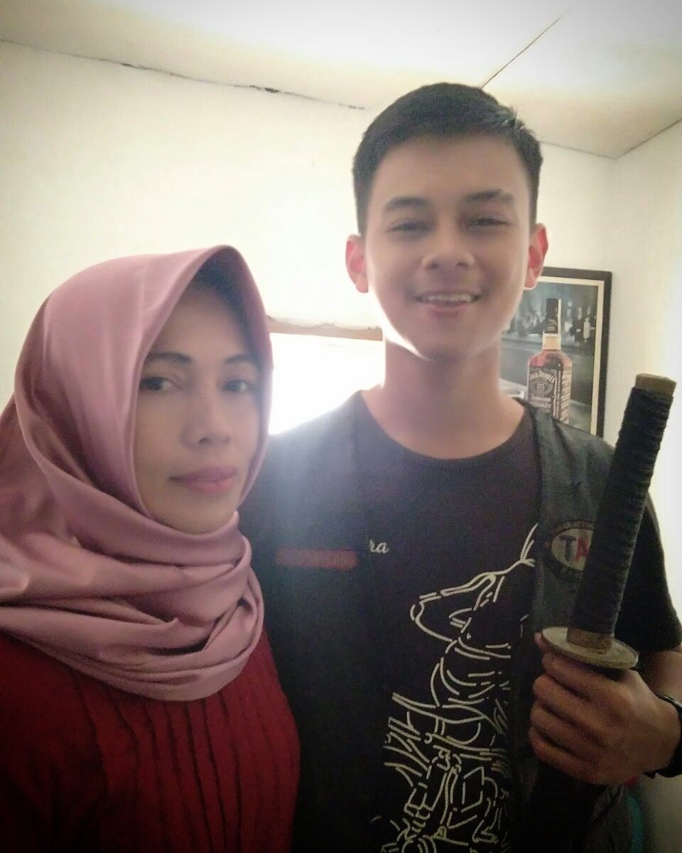 viksblack72's tweet photo. di sampingku adalah malaikat duniaku 😎 https://t.co/05LEX5VCLv