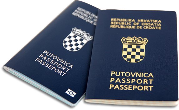 Paul Lewis sur Twitter : "British pride to be restored in October 2019 when  the passport changes to Croatian EU blue https://t.co/FKR3B6IF8N We could  have had a blue passport since 1988. We