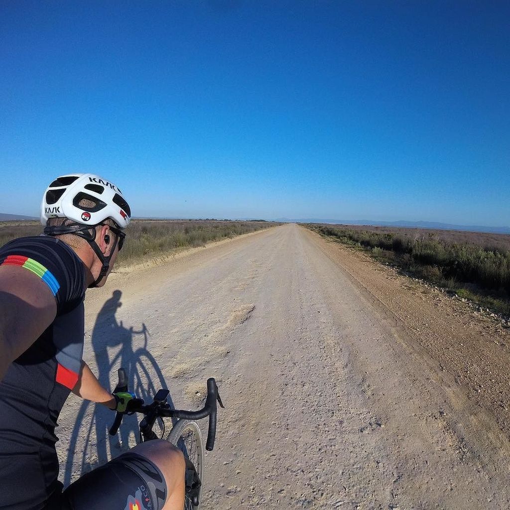 wearebikemob's tweet photo. New #Groads. Longer. Straighter. Smoother. Faster.
#NinerBikes #GravelBike #GravelGrinding #SpeedSelfie #GoPro #DirtyFast #GroadsLikeThese #RoadslikeThese #SeekAndEnjoy https://t.co/FfftPdlbTv https://t.co/XenykaEfND