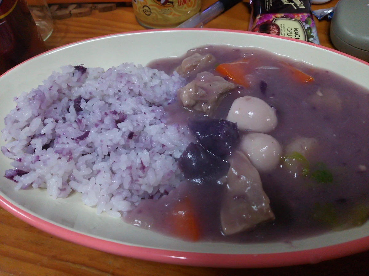 料理は見た目も大事ｗ紅芋のクリームシチューが毒の沼地にしか見えないｗｗｗ