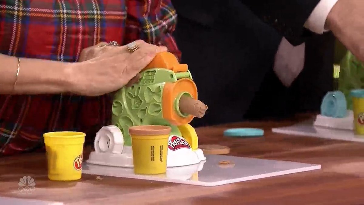 joseramonmarmtz's tweet photo. 💩💩💩💩💩💩💩💩💩💩
#ToyExperts #FallonTonight @FallonTonight https://t.co/H34xjxyBZ2
