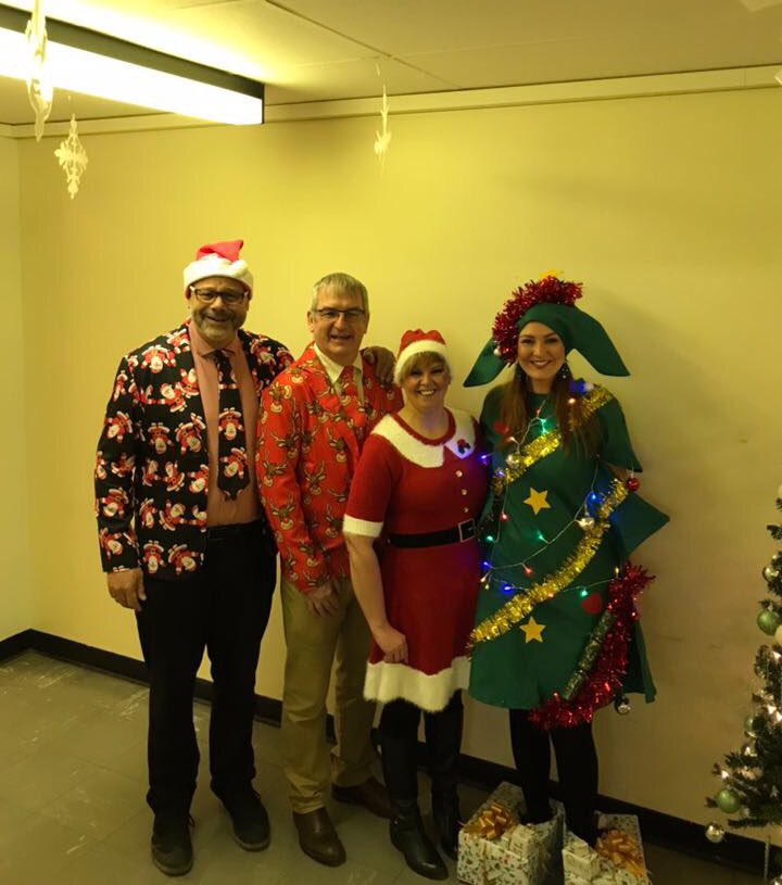 TamaraEdwards03's tweet image. @CwmTaf @ResusCouncilUK #ResusTeam #Christmas #LoveOurTeam!!! 🌲🌲🌲