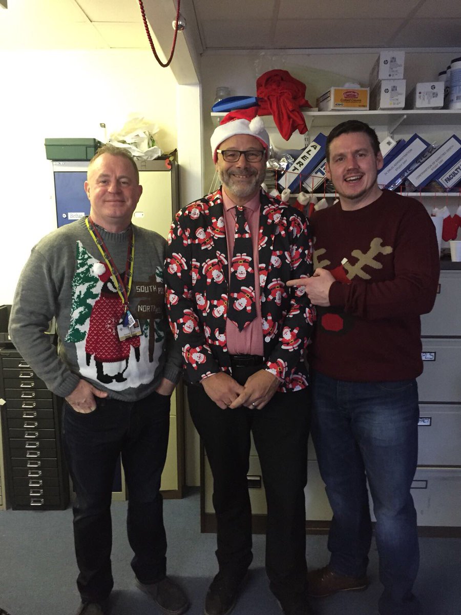 TamaraEdwards03's tweet image. @CwmTaf @ResusCouncilUK #ResusTeam #Christmas #LoveOurTeam!!! 🌲🌲🌲