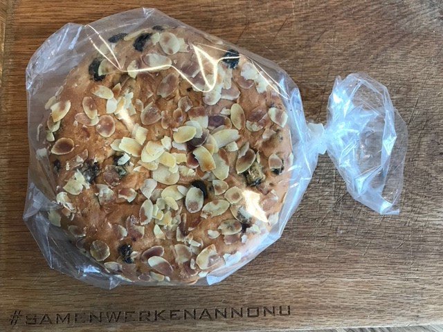 FlexibilityGr's tweet image. Waar wij vorige week nog een #donatie deden aan @SaveChildrenNL om kinderen wereldwijd te ondersteunen, richten wij ons ook op lokale initiatieven. Zo schreven wij 400 #kerstkaarten die samen met evenveel #kerstbroden bij de @BRDVoedselbank   zijn afgeleverd. #GoedDoel #Breda