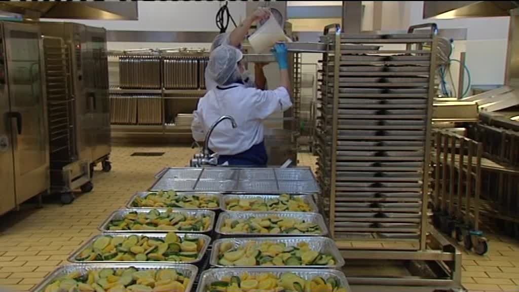 F3Centre's tweet photo. Tours : la cuisine centrale bientôt privatisée ? https://t.co/isueVkHMym https://t.co/ieppCXtpJP