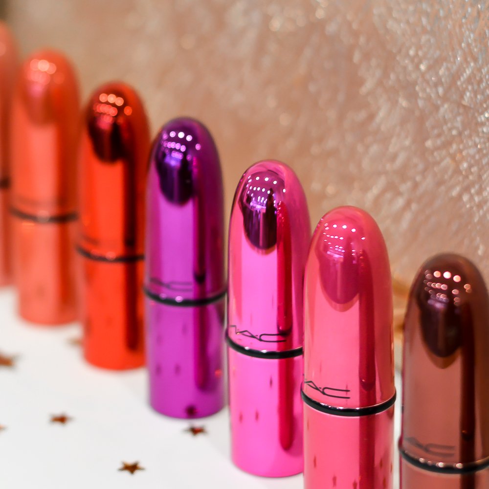 monvanityideal's tweet photo. #CONCOURS 
Le fabuleux coffret Snow Ball de @MACcosmetics (en édition limitée) et bien d'autres surprises sont à gagner dans votre #VanityParty ! 

Pour participer >> https://t.co/6LSINYFBOe https://t.co/Q6VOjVGTPc