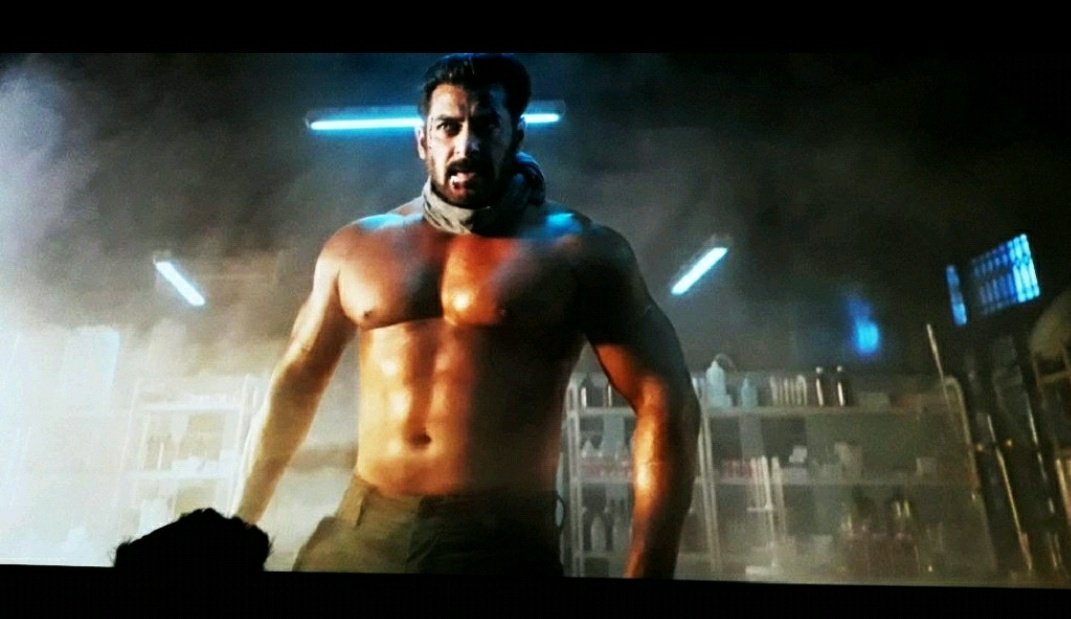AmritJoshi16's tweet photo. No Matter What There Are Haters Always...Just Want to tell the haters that you're in thousands but we are in MILLIONS and your actor cant even stand the level of @BeingSalmanKhan 💗
Movie of the year. #OnlyBhaijaan😘 #TigerZindaHai #BeingHuman https://t.co/iZfFSylgMt