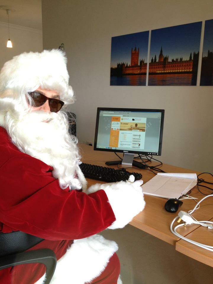 UKMedixdotcom's tweet photo. Look who visited our offices yesterday #Christmas #HappyTimes #FatherChristmas #wevebeenprettygood 😬 https://t.co/LLzSa7DAbD