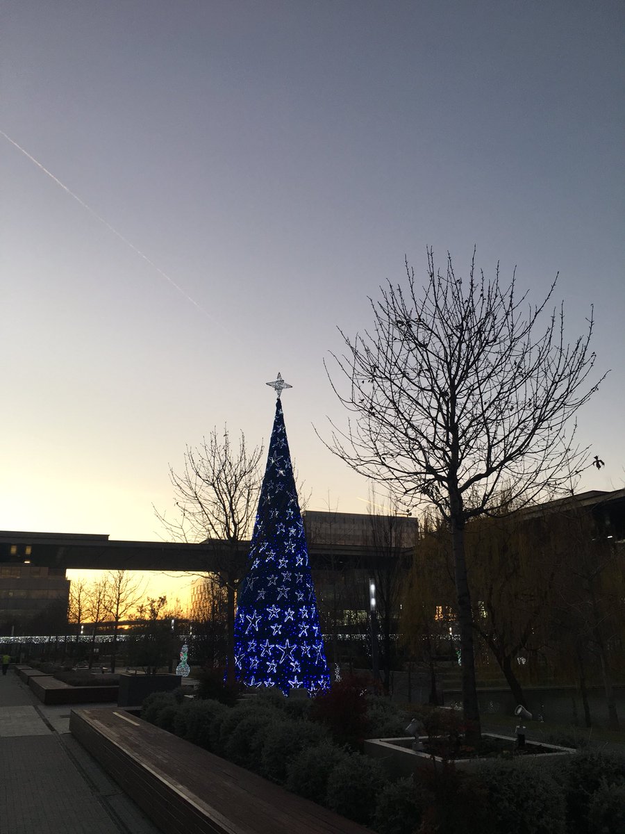 javierlorentem's tweet photo. #Navidad en #DistritoT @Telefonica #BuenosDias https://t.co/cfyzxd0BaK