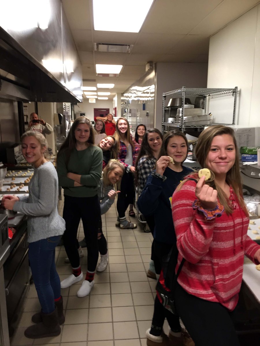 NIT_Softball's tweet photo. Tis the season for team bonding! Thunder wishes everyone a Merry Christmas. #ThunderFamily https://t.co/28KzqXVVYo