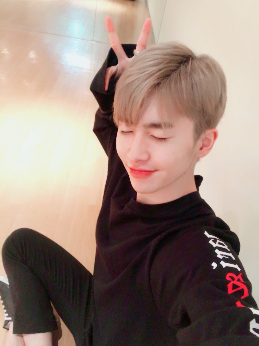 UP10TION's tweet photo. 잘 있지? 허니텐❤️❤️ #샤오 https://t.co/sMOwnfuYan