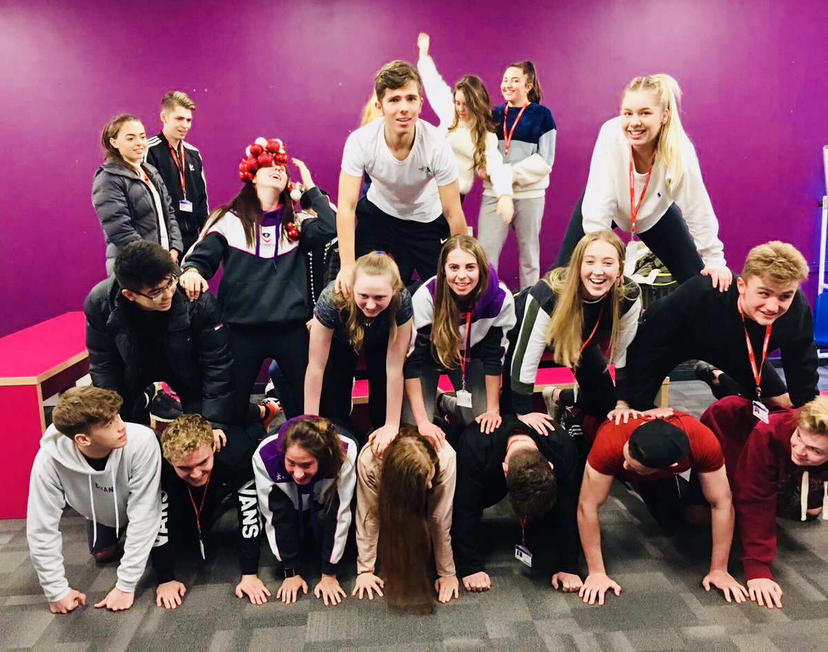 loucollsport's tweet photo. SWIPE ➡️ only 3️⃣ days until Christmas... to celebrate our learners had to make a human Christmas 🎄 tree - #loughboroughcollegesport #loucoll #Christmas 🎅🏻
Full photos on the ‘Loughborough College Sport FE’ Facebook Page https://t.co/9LsqToMBYp