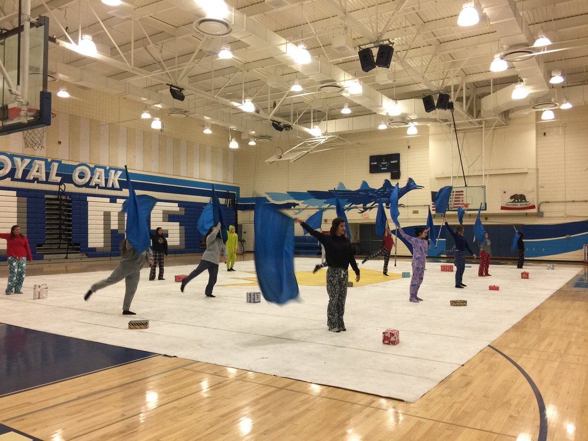 RoyalOakMSCOUSD's tweet photo. @RoyalOakMSCOUSD and @CharterOakHigh All District Color Guard and Band Concert! #holidays #band #concert Great job ‘Runners and Chargers! #tallflags #colorguard https://t.co/7j9cS82KSW