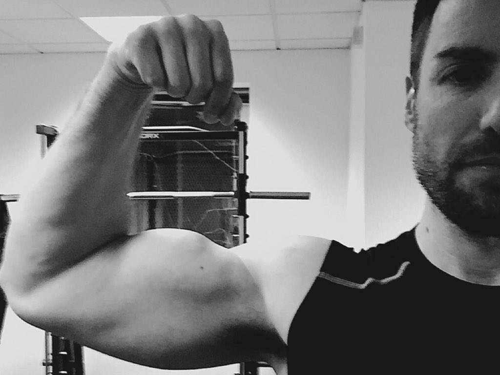 ItsMikeBalsamo's tweet photo. Two tickets please 💪🙈😂🏋️💪🎅

Always find time to train - even at Christmas!

Be stronger than your excuses.

#workout #muscle #biceps #triceps #armsday #fun #ChristmasPresents #fitness #weights #personaltrainer #swansea #alwaysfindtime https://t.co/GI43FiCbyk