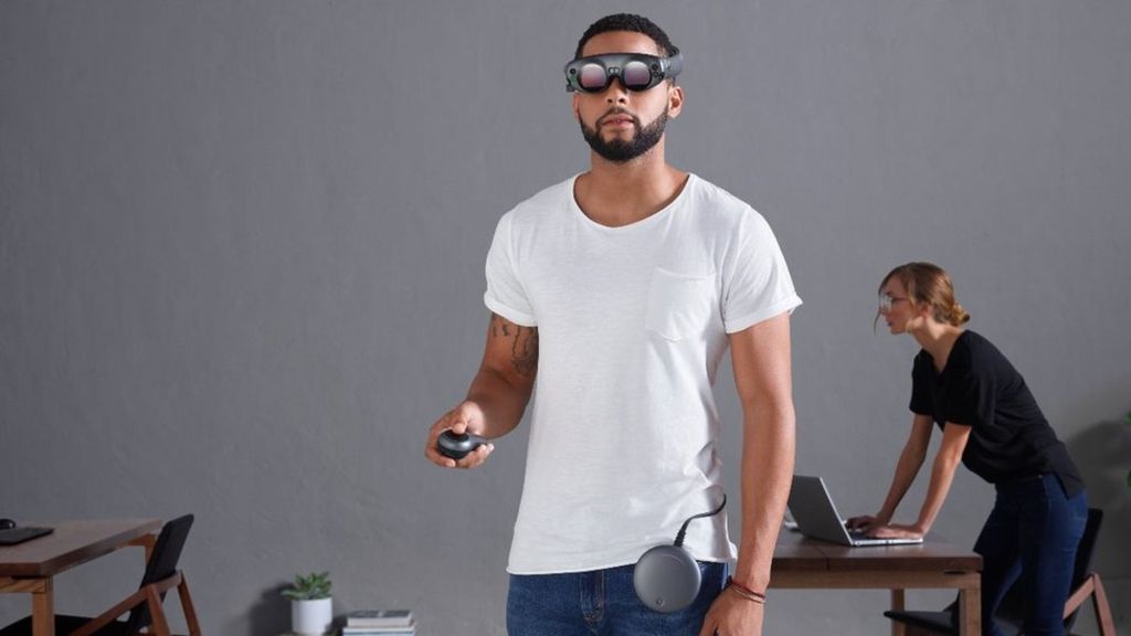 AscendroTech's tweet image. These new augmented reality glasses are designed to project light directly into users&apos; eyes to trick their brains into perceiving virtual objects as part of their surrounding environment.... #technews

Read more: buff.ly/2BqqqXc