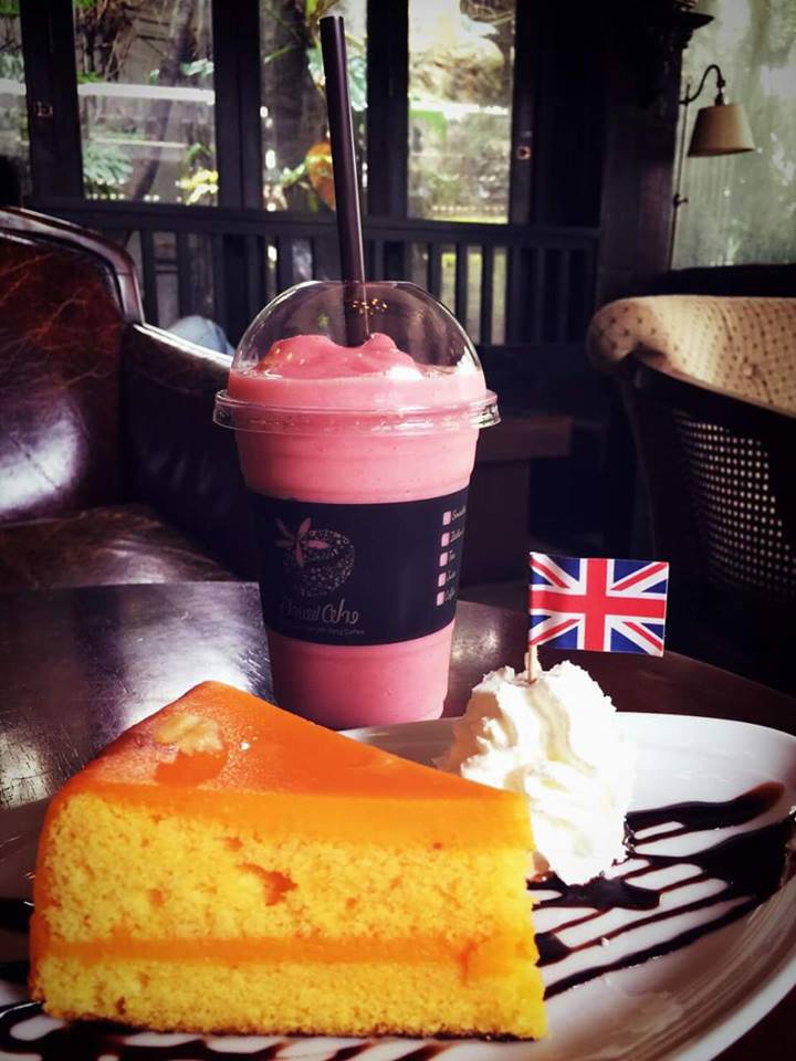 Fangcoffee's tweet photo. ฟินๆ ยามบ่าย กับ เค้กและเครื่องดื่มหลากหลาย ที่กาแฟฝางค่ะ 😋

#คอกาแฟ #เค้กเชียงใหม่ https://t.co/dCpk8hN3ah