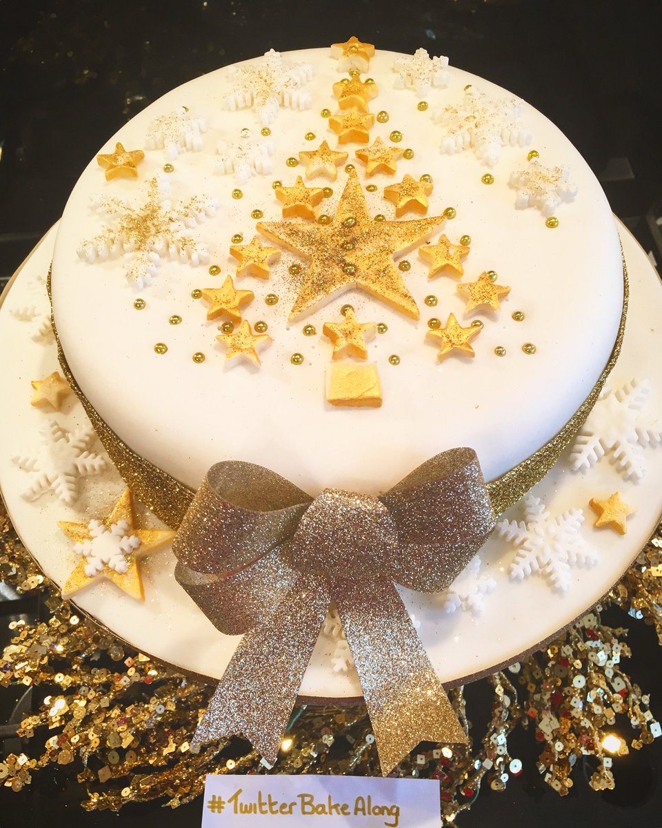 Hayleydaviez's tweet photo. For #twitterbakealong #christmasbaking this is my finished #sparkling #family #Christmas #fruitcake https://t.co/D3EK6QSAc9