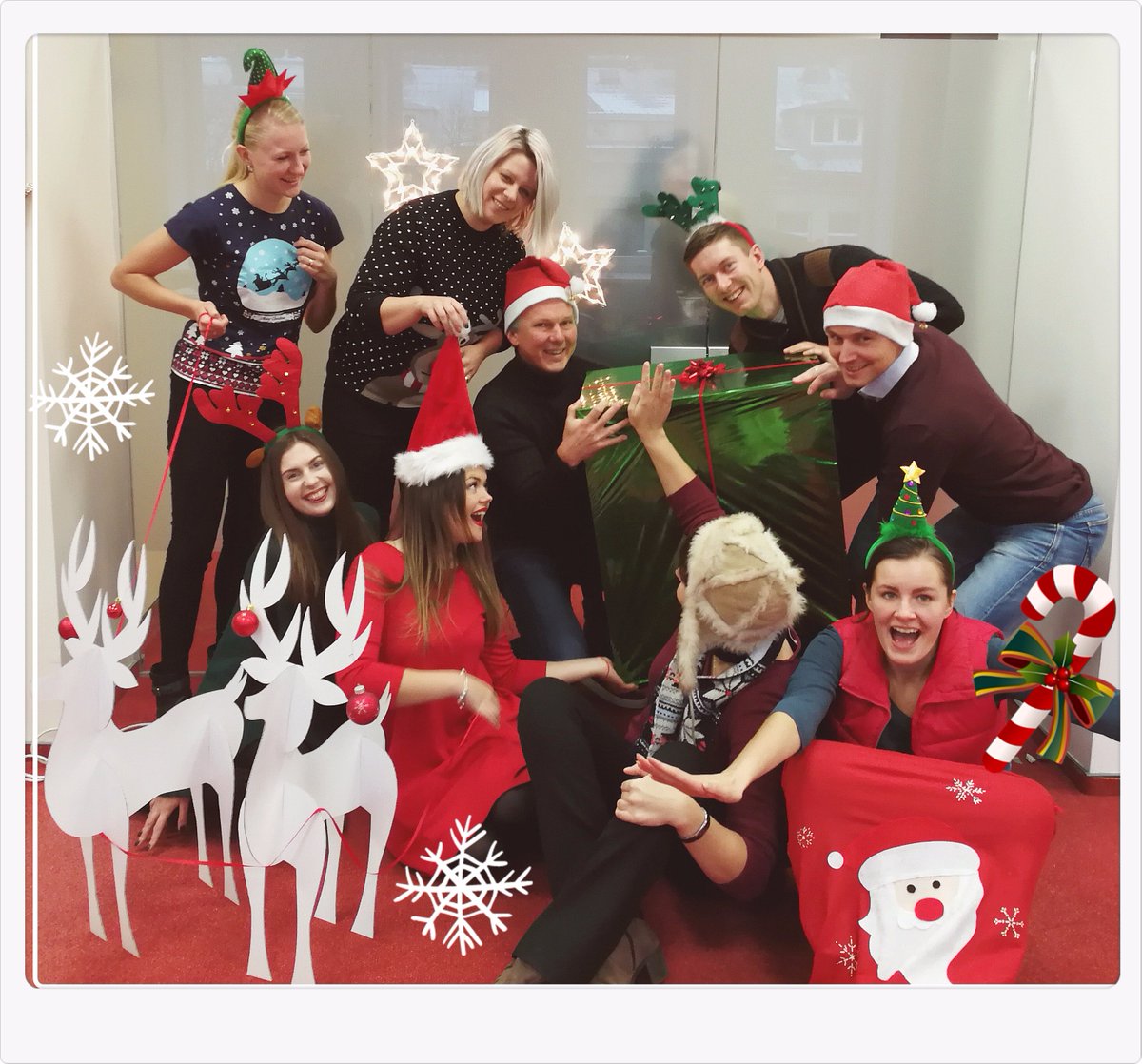 SOFT_4's tweet photo. Happy Holidays! From all of us at SOFT4, we wish you to appreciate the moment and dream big!
#holidayseason #SOFT4 #Greetings #festive #HappyHolidays https://t.co/4GQi1u5JCH