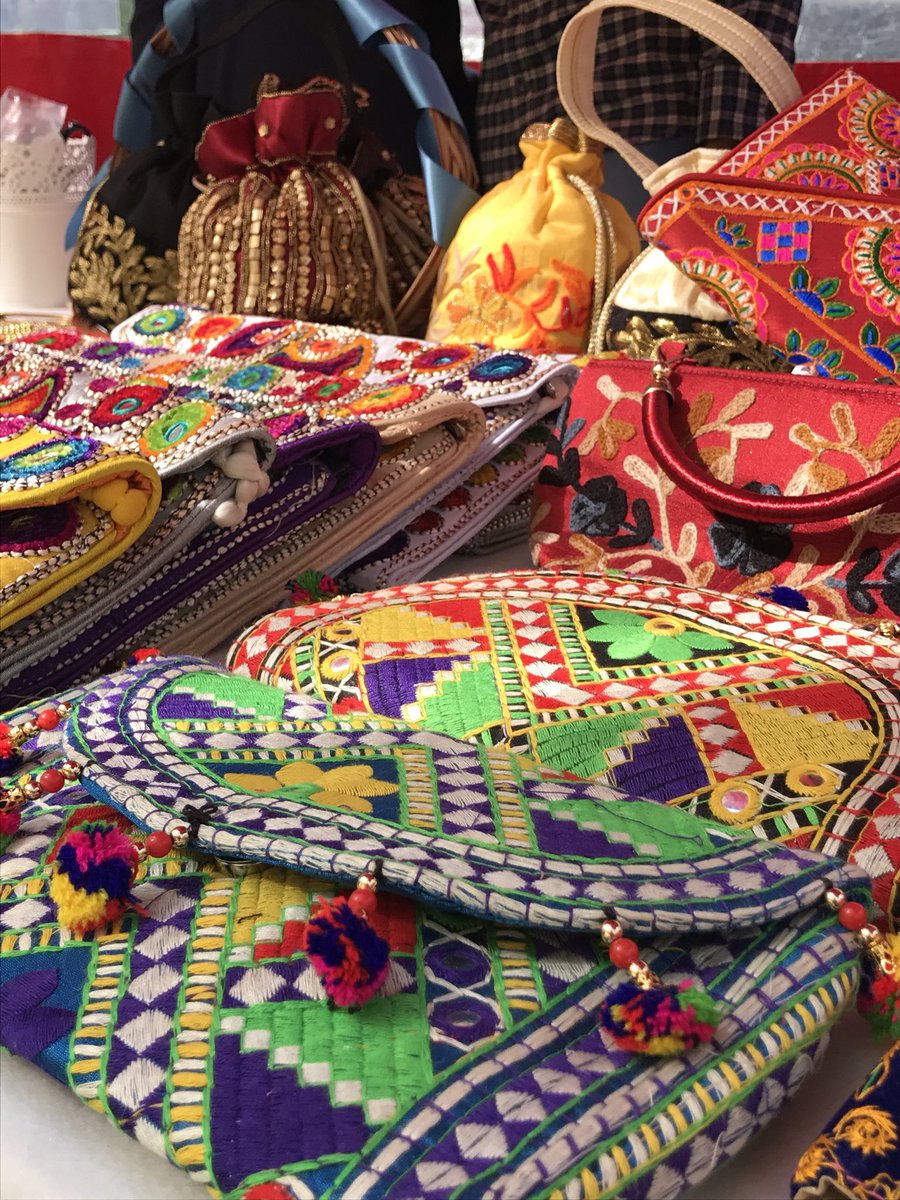 LowerMarshMrkt's tweet photo. We’re open today 9-8.00pm and tomorrow 9-5 for all your #christmas #shopping #shoplocal #shopindependent #lovelowermarsh #lambeth #waterloo #LondonIsOpen @WeAreWaterlooUK https://t.co/oJOuAiJauF