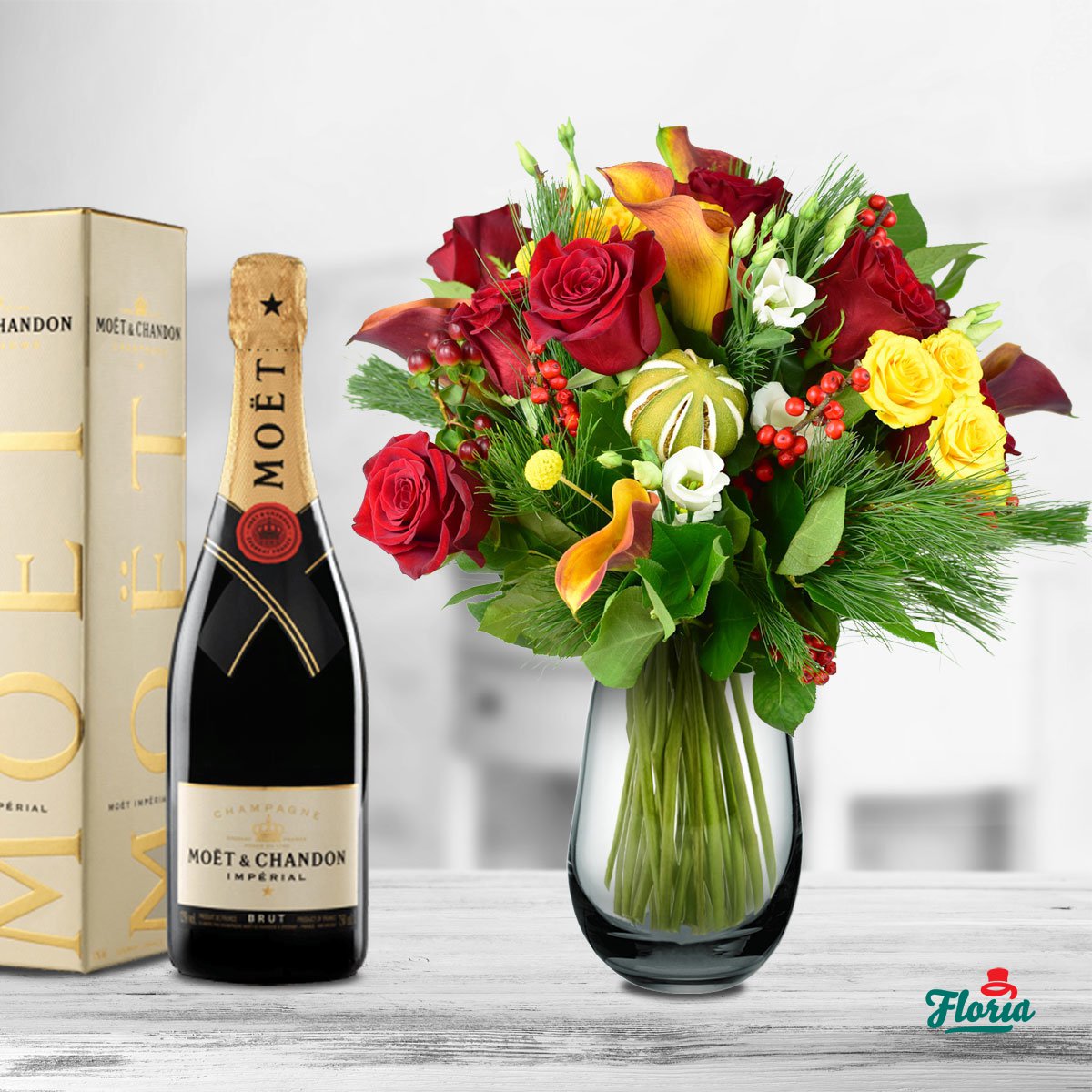 FloriaRo's tweet photo. The most beautiful card for Christmas, New Year, Saint Basil, Saint John or any other important day, this winter, is the bouquet "The Perfect Card" 🎄♥️💐#Christmas2017 #Floria #Christmas --> https://t.co/8IbTgsxzFs https://t.co/ecDmiufJbB