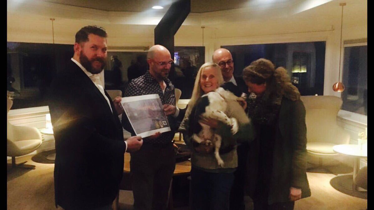 Gisteren hebben de serviceclubs lions, rotary en tafelronde 156 Nunspeet gezamenlijk een bedrag van 750 euro uitgereikt. Dit ten behoeve van de aanschaf van een hond voor de schaapskudde in Elspeet. Hiermee werd de aanschafprijs van de nieuwe pup gedekt. #nunspeet #schaap