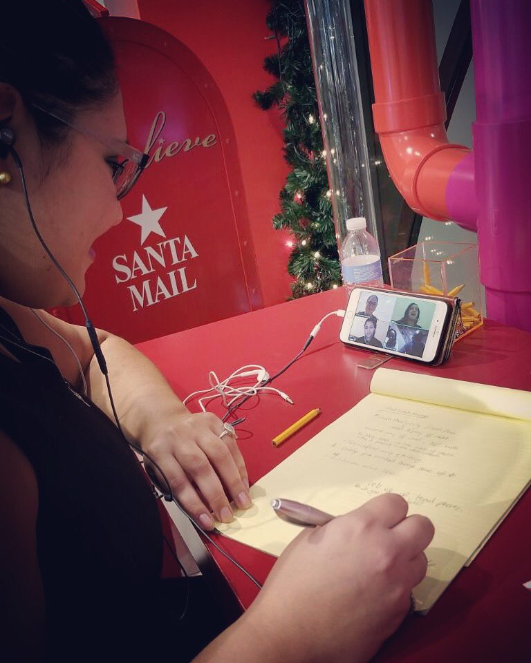 Giovana_Noella's tweet photo. Who said that stopping in the middle of your holiday shopping @macys to join in on a 10pm conference call isn’t normal? 🧐 When you change your mindset, you change your lifestyle 🔥
#EntrepreneurLife #LateNightAppointments #AGirlsGottaDoWhatAGirlsGottaDo #LeadTheDream https://t.co/A4RPER6fpI