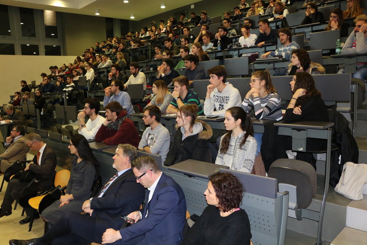 BccPnMonsile's tweet photo. #Taskhunters al Consorzio Universitario
Il 14 #Dicembre #BccPordenonese e l'#Università di #Pordenone hanno presentato l'innovativo servizio che mette in contatto #aziende e #studenti universitari per #lavori occasionali remunerati
Grazie a tutti, #studenti e relatori! https://t.co/v9Q0SNwSuY