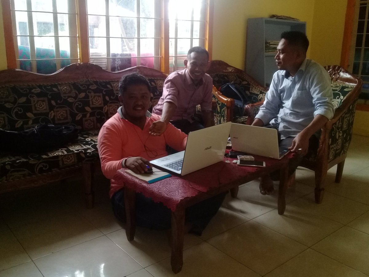ihsan_nento's tweet photo. #manfaatdanadesa
menyelesaikan capturing video inovasi Kec Gentuma Raya Kab Gorontalo Utara
@jokowi @EkoSandjojo @anwsanusi @taufikmadjid71 https://t.co/Wmj8wodBDf