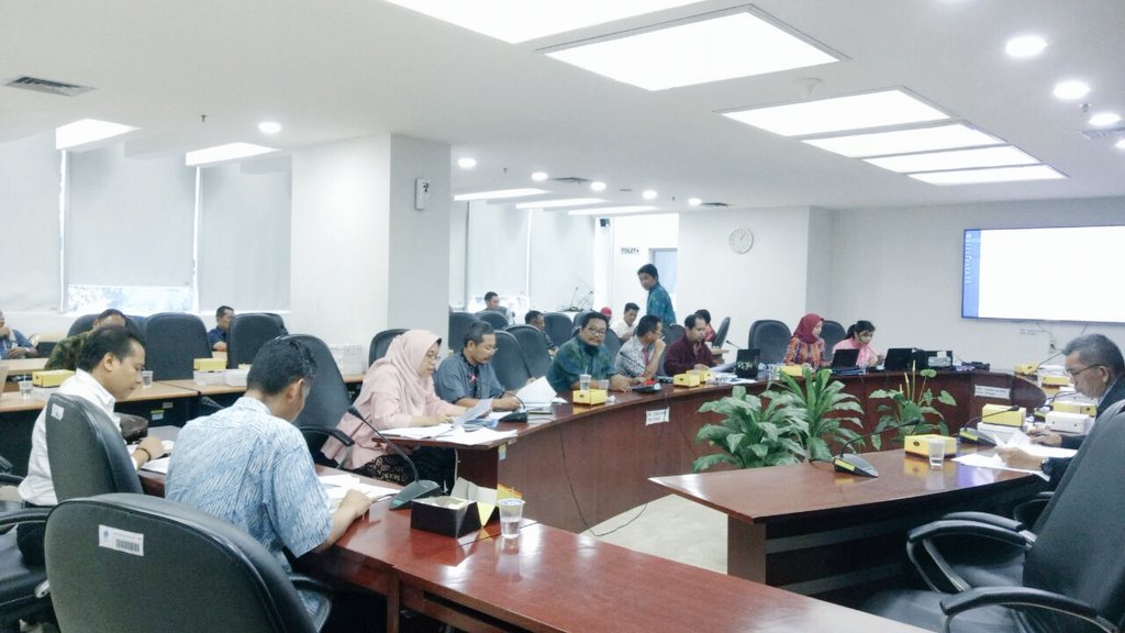 kpidjatim's tweet photo. 22/12/ 17 - Immanuel Yosua mewakili KPID Jatim dalam  Forum Rapat Bersama (FRB) di Ruang Harmoko, Kemenkominfo  untuk 5 lembaga penyiaran dalam rangka penerbitan IPP Prinsip https://t.co/rVOcUnhq1x