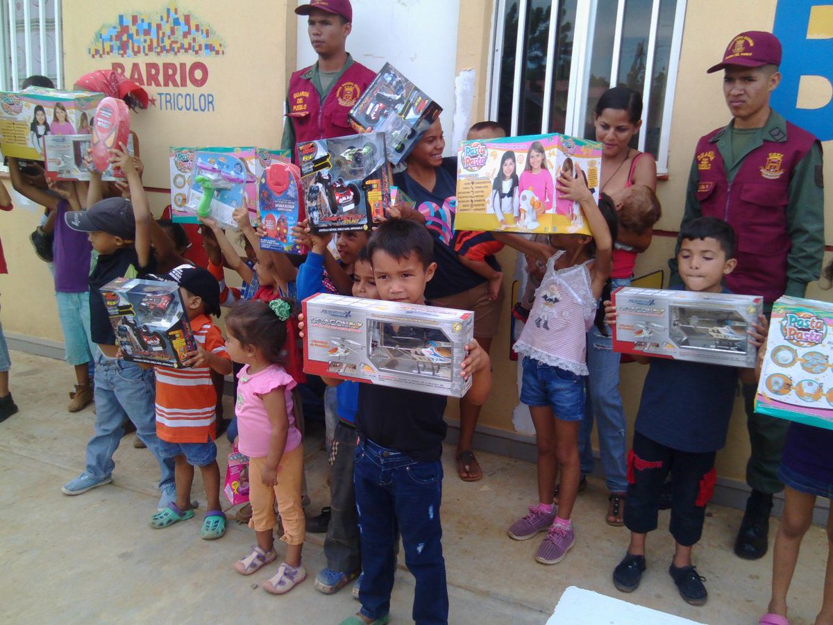 mindeporte_ve's tweet photo. La alcaldía de Caracas, informó que en el Distrito Capital serán entregados un millón de juguetes a igual número de niños, como parte de la distribución de más de 10 millones de juguetes que hará el Gobierno Nacional en todo el país. #GrandeVzla https://t.co/UsgGGcGDWB