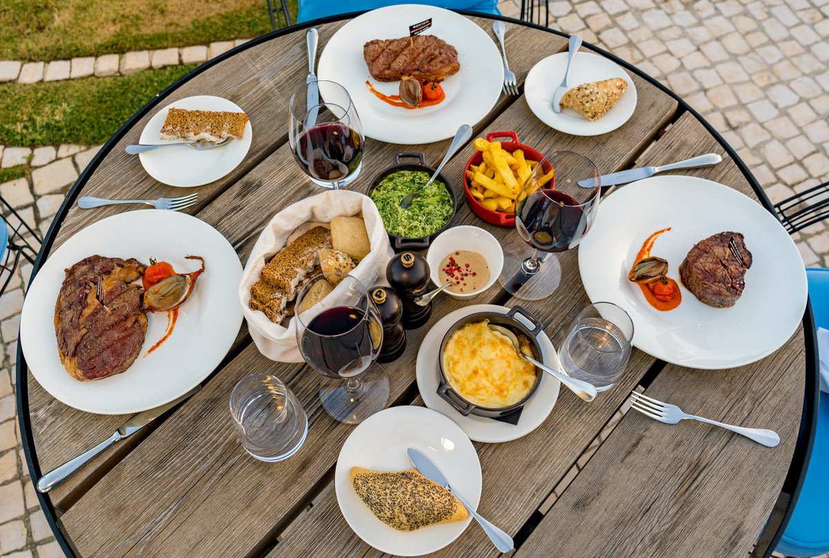 Time to eat!

#BovinoSteakhouse