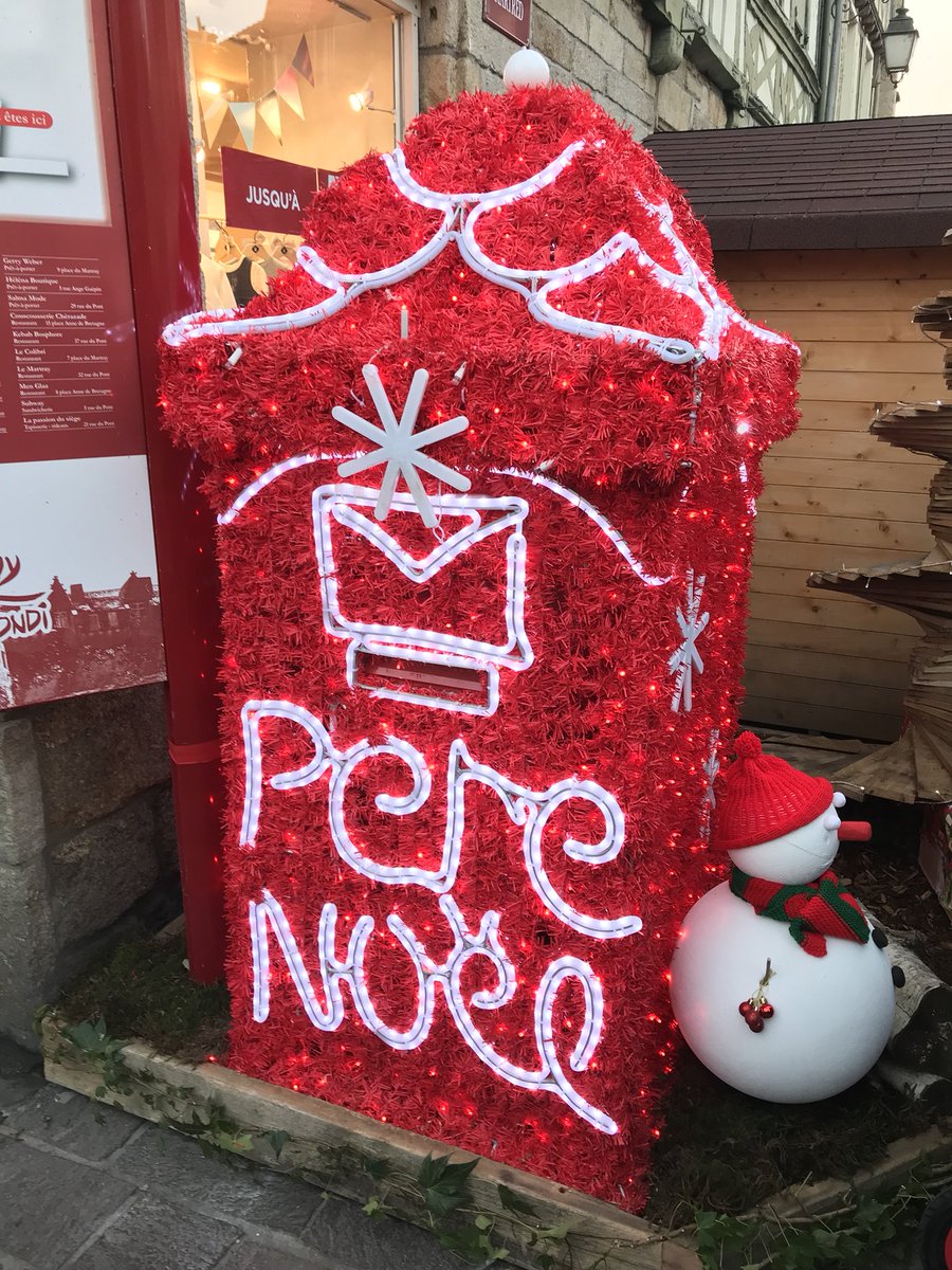 Ce matin appel de la "Maison pour tous" #pontivy. Le Père Noel veut nous verser les lettre que les petits pontivyens ont déposé dans sa boite aux lettres depuis 2 ans. #perenoel