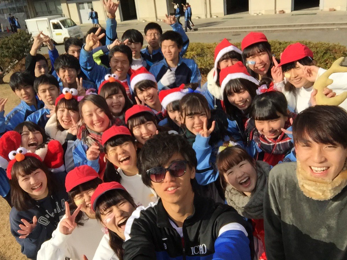 htpan35's tweet photo. ラスト球技大会！
サッカー得意じゃないのに、試合にずっと参加させてくれて、みんなと真剣に試合できて、最高に楽しかった
こんなことで感動しちゃうのももう人生で最後だと思う笑
最後まで応援してくれたのすごく力になりました。
３年間で一番楽しかった！
５組すきだ〜！！！ https://t.co/xxYYmpBtL0