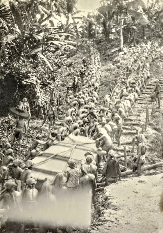 PaulMMCooper's tweet photo. Some of the only known photographs of a human society moving megalithic stones, taken around 1915 in Nias, Indonesia. https://t.co/xcZaRwdbJp