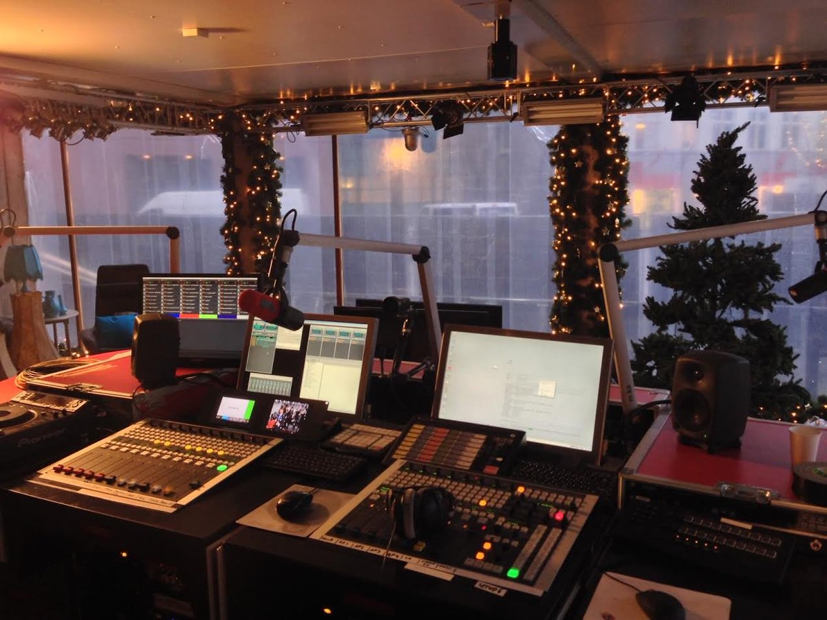 Advanza1's tweet photo. Heb je een Glazen Huis, maar geen leuke DJs? Vind en boek een DJ in jouw regio. #3fm #glazenhuis
https://t.co/U7dvyhleEF https://t.co/9ncBrIGt7G