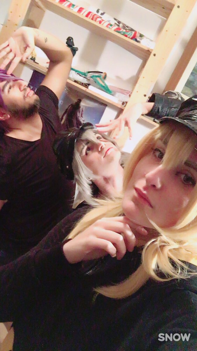 Kurosoof's tweet photo. Ayer estábamos muy guapos de los husbandos #UndeadP ⚰️ https://t.co/AOfLmGc1N1