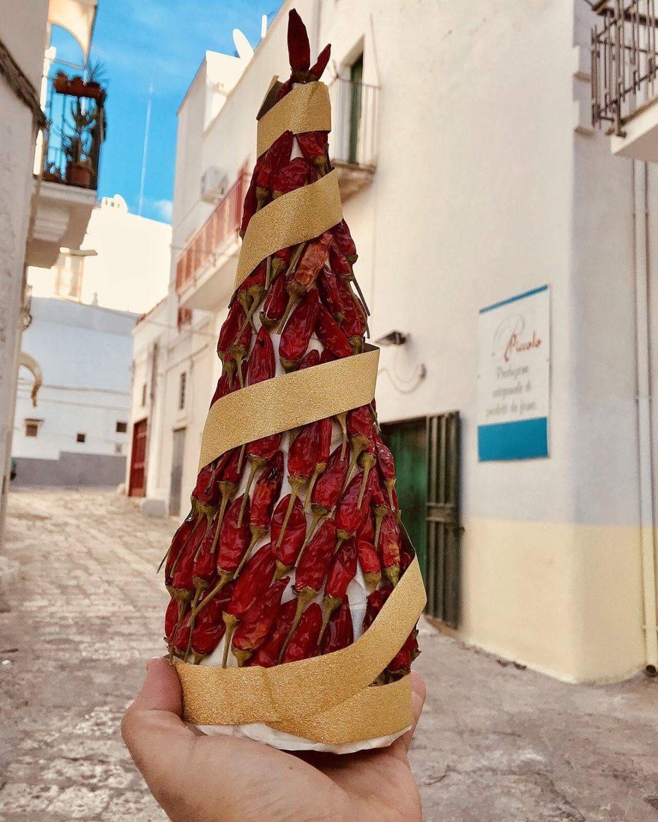Madeintaranto's tweet photo. Il #Natale al #sud è sempre un po' speciale.
Direi anche piccante :-) <3
Buone feste da Ginosa, #Taranto #Puglia

foto di Michele Anna Grecucci https://t.co/9VHKQigx32