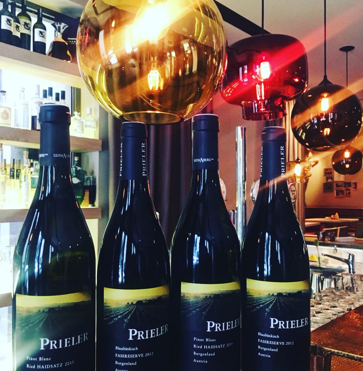 Our wines🍷for the holidays💪Pinot blanc Haidsatz😛 and Blaufränkisch Fassreserve, bottled exclusiv for us👊thanks Georg Prieler🤘#prieler #blaufränkisch #doellerer #wine #salzburg #salty #pinotblanc