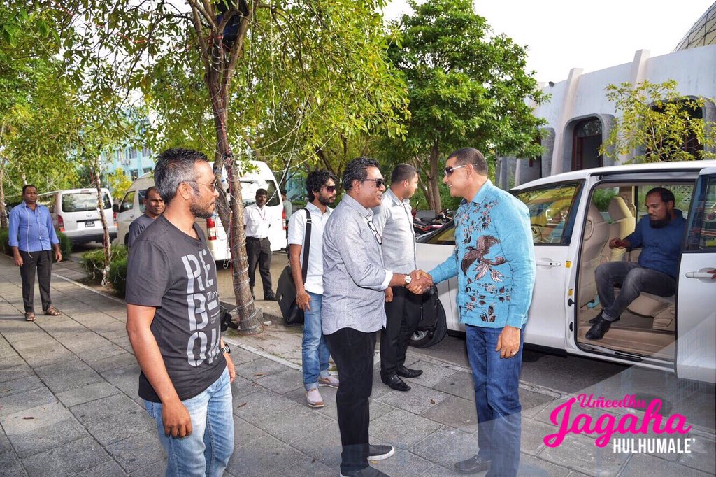 reekhan999's tweet photo. Sadaqat Foundation In Kuriyyah Gendhaa Hithaanee Festival -2017 ah oagaatheri zuvaan Leader MP FDR Hon. Siyam Ziyaarai Kurahvvaa Kuda kudhin ge Haal bahllavaa Lahvvaifi . ❤️🙏

#CityofYouth #RY2018 https://t.co/x0M3rMsu67