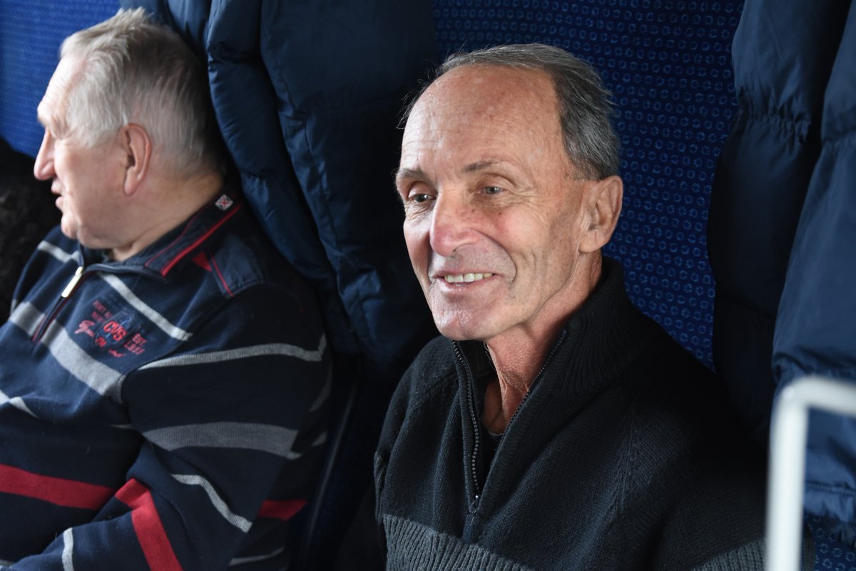 HCKometa's tweet photo. Spolu s námi cestují Kometa expresem do Prahy i legendy klubu Milan #Kokš, Jaromír #Meixner, Ivo #Winkler, Karel #Skopal, Vladimír #Kříž., v hlavním městě se připojí Ivan #Stehlík. #kometaexpres #SPAvKOM #TELH https://t.co/gdmUQYbKXP