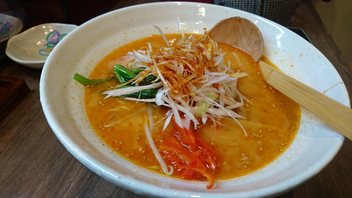 カノン Auf Twitter 自由が丘の最近できたばかりのラーメンやさん 塩そば加とう 売りの塩ラーメン は 海産物ベースのあっさりした味わいで 胃に優しい テーブルの調味料には 醤油 酢 胡椒 ラー油 おろしニンニクに加え ゆず胡椒があった 塩ラーメンには