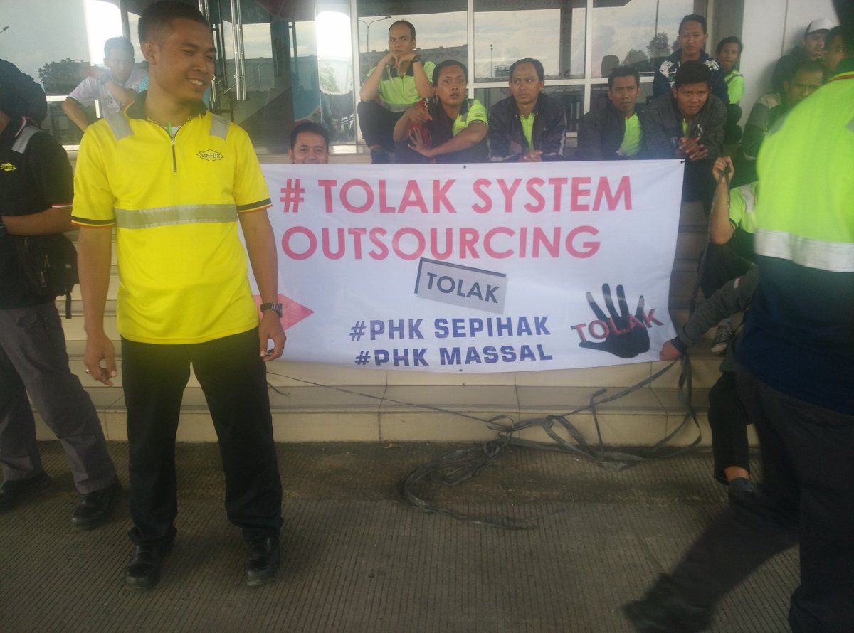 Riyanta_gondhes's tweet photo. Core bisnis tidak bisa di outsourcingkan,wajib hukum di angkat permanen atau karyawan tetap
@Aspek_Indonesia
@m_mirah
@hanifdhakiri
#SaveSPLLI https://t.co/6GFuflfdiE