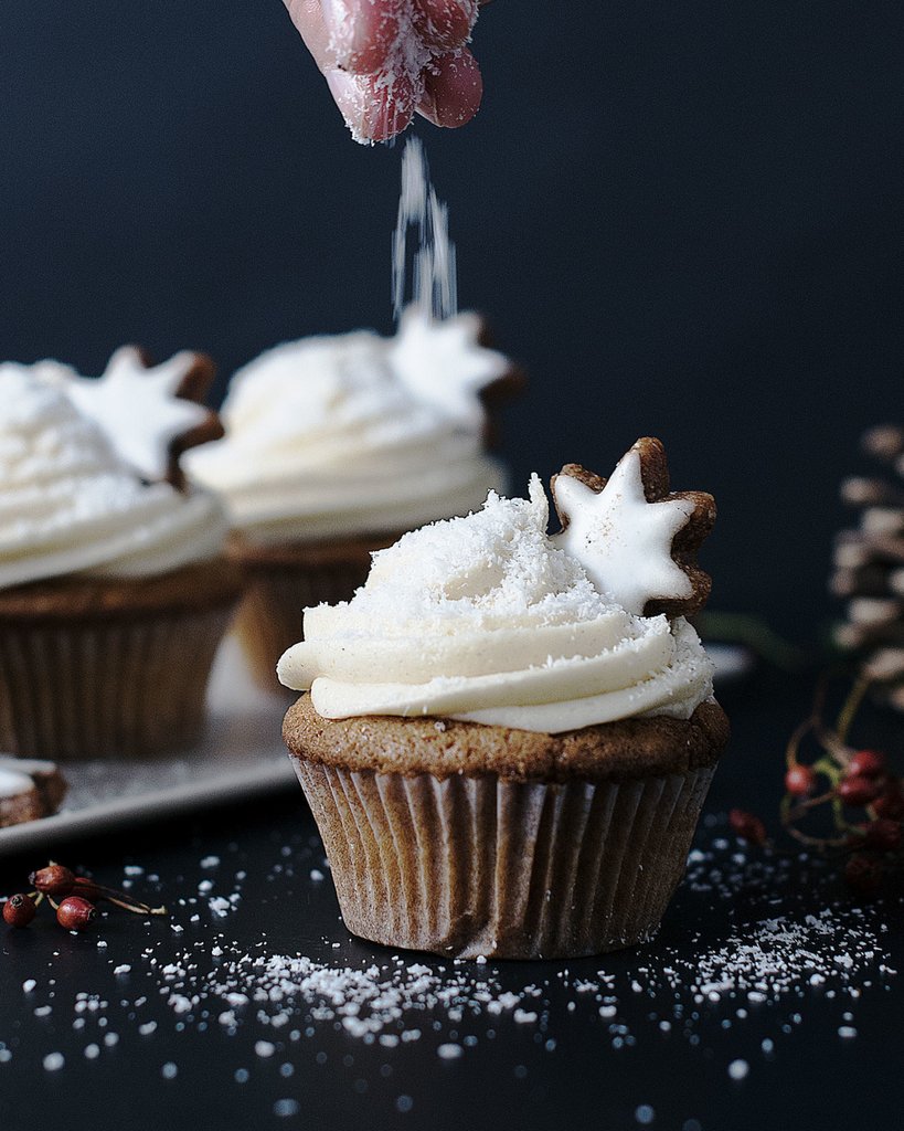 1KitchenStories's tweet photo. What Christmas in a cupcake looks like? Open our latest Advent calendar door in our story and find out!⭐️🌟⭐️🌟 Get even more Christmas vibes through the link in our story!
.
.
.
#KSgram #KSadvent #anyonecancook #jederkannkochen #kitchenstories #fo… https://t.co/WUQvKKGNKP https://t.co/8FfO8tpZFK