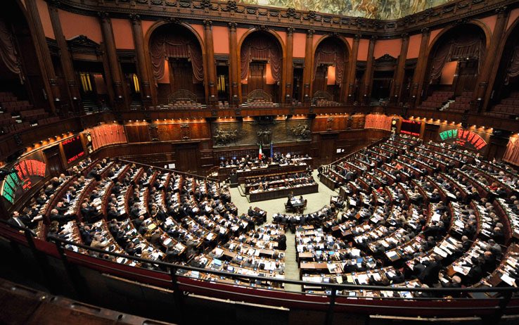 smenichini's tweet photo. Applausi a @Montecitorio quando @lauraboldrini ricorda che in questo giorno in questa aula 70 anni fa venne approvata la #Costituzione italiana https://t.co/z1HGfFQ7qd
