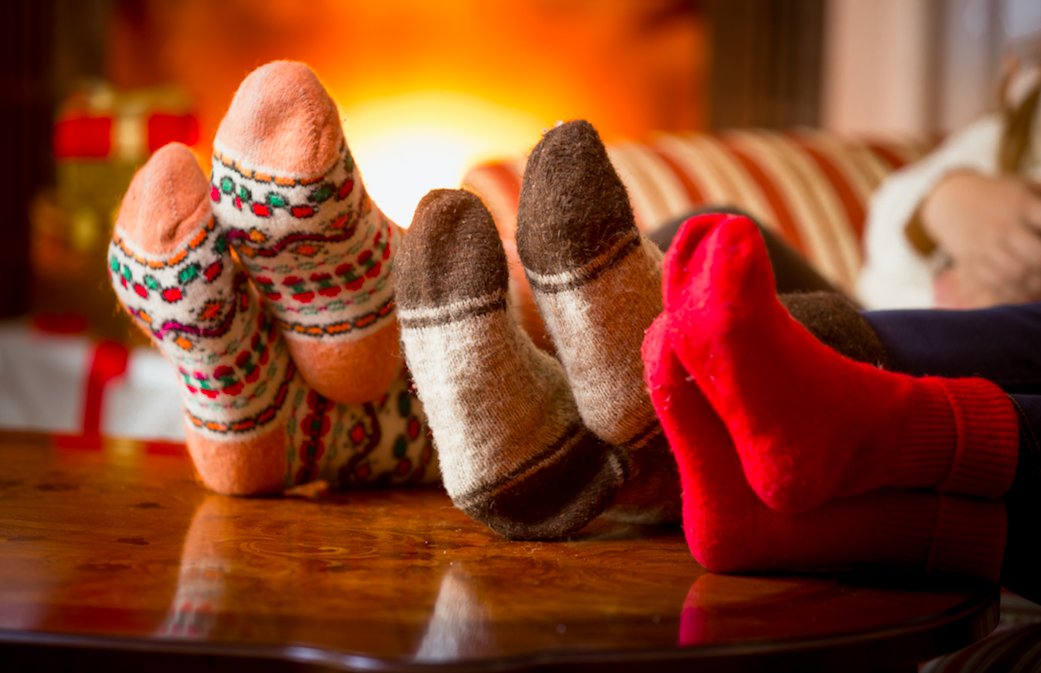 Worried about how you'll get your kids to sleep on #ChristmasEve with the excitement building for Father Christmas to arrive? 

Read our sleep experts top tips for a festive family fun day that's sure to make bedtime run smooth. 
bedsareuzzz.co.uk/2017/12/21/get… #christmas #sleeptips